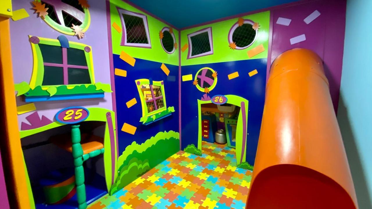 Parque Balneario Hotel Santos By Castelo Itaipava Zewnętrze zdjęcie The interior of the 2000s Playland