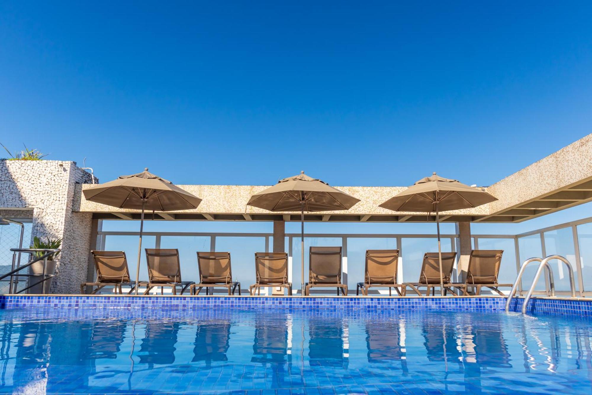 Parque Balneario Hotel Santos By Castelo Itaipava Zewnętrze zdjęcie Rooftop pool at the hotel