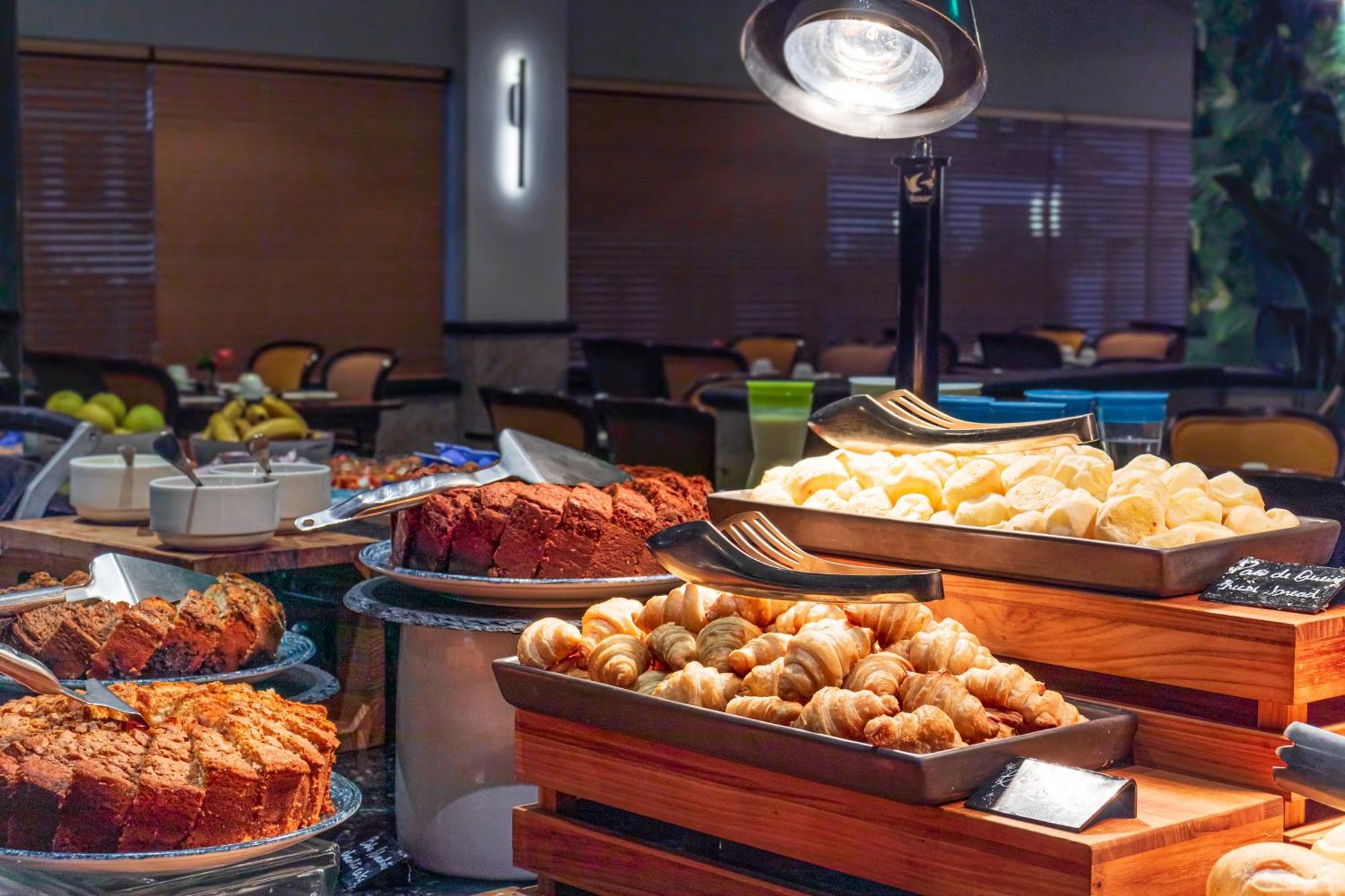 Parque Balneario Hotel Santos By Castelo Itaipava Zewnętrze zdjęcie A buffet at a hotel